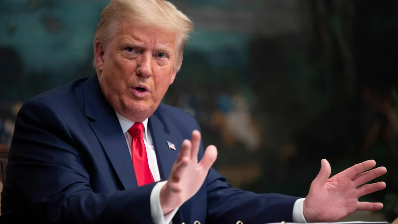 Fotografija: Trump se je pritoževal, da ni prav, da Biden že napoveduje imena članov svoje vlade, čeprav je Trump sam po treh tednih zavlačevanja odobril začetek procesa tranzicije. FOTO: Andrew Caballero-Reynolds/AFP