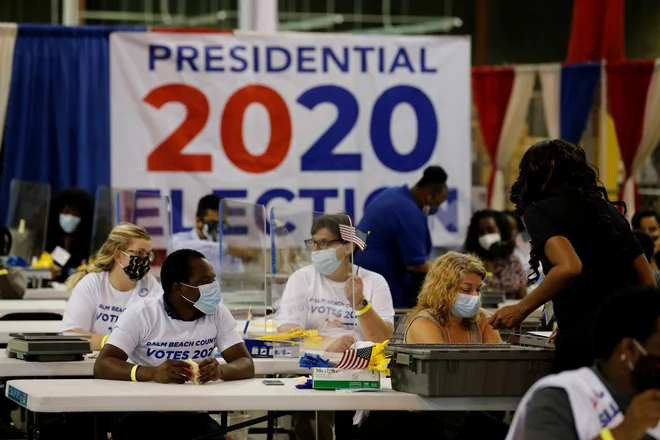 »Zelo težko bo priznati, ker vemo, da je bila velika prevara. Čas je na naši strani,« je dejal Trump in dodal, da bi bilo glasovanje elektorjev 14. decembra za Bidna napaka. FOTO: Joe Skipper/Reuters