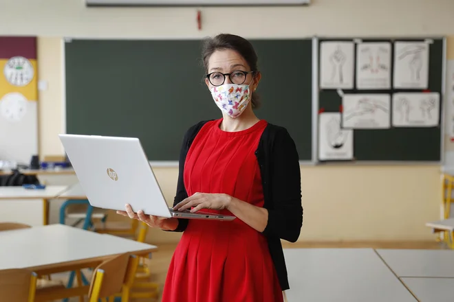 Tanja Jankovič kot učiteljica razrednega pouka lahko pri enem projektu poveže vse šolske predmete. Prav zato nastajajo velike stvari. FOTO: Leon Vidic/Delo