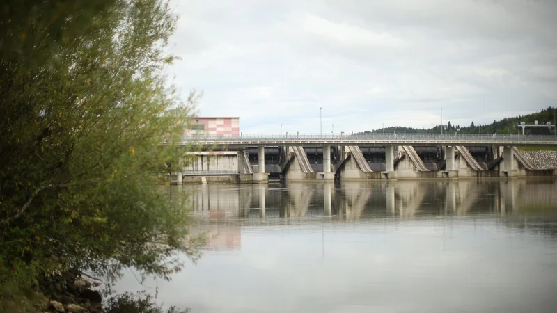 Fotografija: Sodišče je potrdilo, da akcijski načrt za obnovljive vire energije, ki je med drugim tudi podlaga za umeščanje in gradnjo hidroelektrarn, ni ustrezno strokovno pripravljen. FOTO: Jure Eržen/Delo