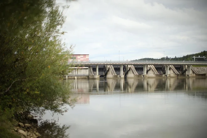 Sodišče je potrdilo, da akcijski načrt za obnovljive vire energije, ki je med drugim tudi podlaga za umeščanje in gradnjo hidroelektrarn,&nbsp;ni ustrezno strokovno pripravljen. FOTO: Jure Eržen/Delo