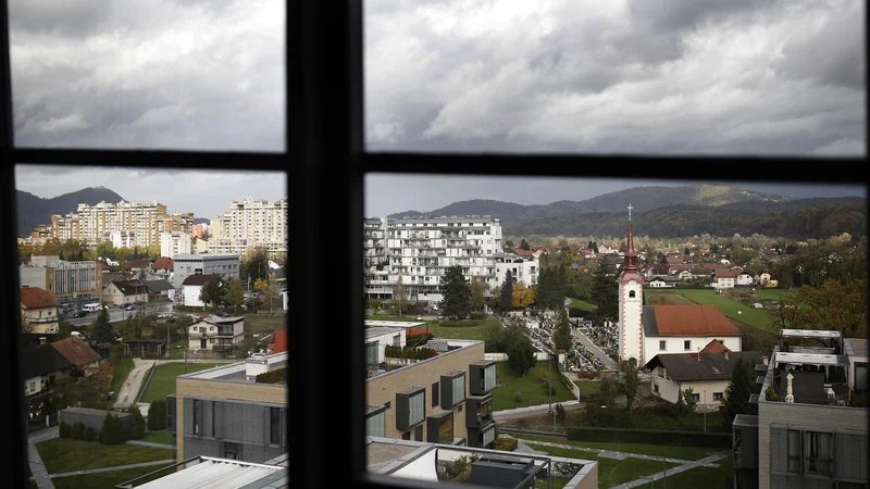 Fotografija: Zakon o prijavi prebivališč poleg reda na področje fiktivnih prijav prinaša tudi 28 novih zaposlitev. Foto: Blaž Samec/Delo