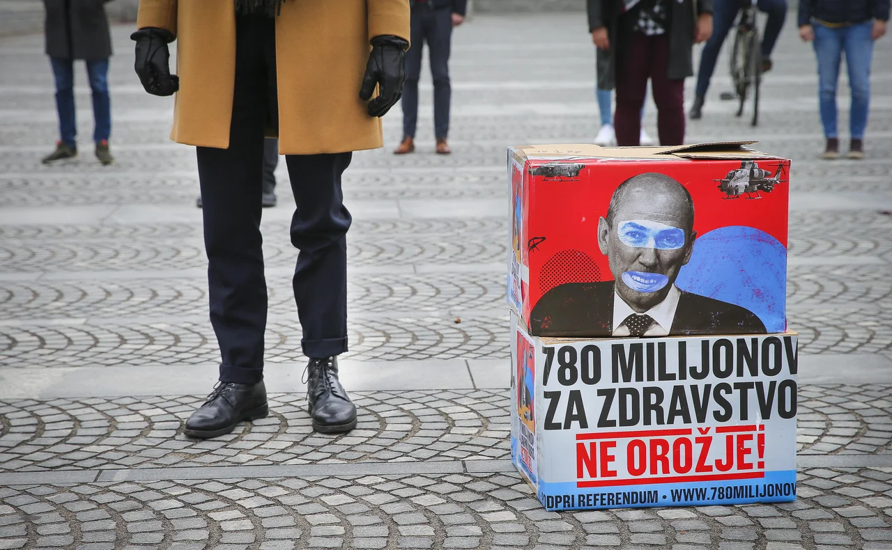 Fotografija: Popolna odsotnost strokovne razprave dokazuje, da ima referendumska pobuda predvsem ta namen. Moja odločitev, da se pod njo ne podpišem, je zato tudi tihi protest proti takšni politiki ogorčenja. FOTO: Jože Suhadolnik/Delo