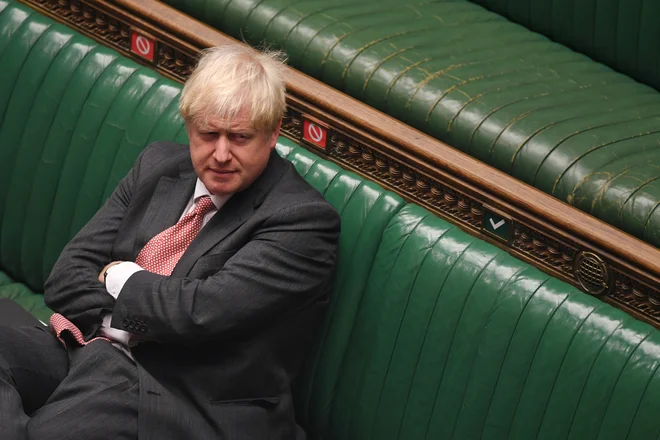Boris Johnson ni pozabil, da je britanski parlament kar trikrat zapored zavrnil prvoten ločitveni sporazum, ki ga je izpogajala nekdanja britanska premierka Theresa May, in s tem zapečatil njeno usodo. Foto: Jessica Taylor/Reuters