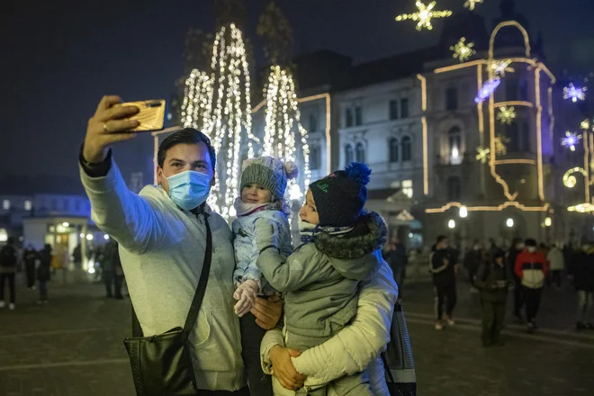 Na ljubljanski občini čakajo na odgovor NIJZ, ali bi pod posebnimi pogoji v prestolnici vendarle lahko postavili božično-novoletni sejem  FOTO: Voranc Vogel/Delo