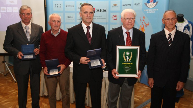 Fotografija: Niko Slana (drugi z leve) je bil tudi med prejemniki plakete Olimpijskega komiteja Slovenije. FOTO: Tomi Lombar/Delo