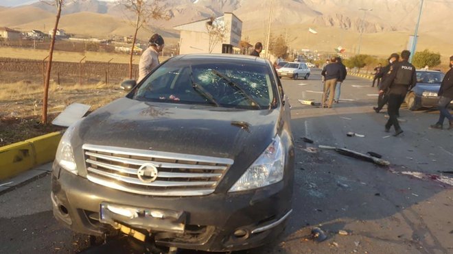 Fahrizadeh je glede na navedbe iranskega obrambnega ministrstva utrpel hude poškodbe v napadu oboroženih napadalcev na njegov avtomobil v predmestju Teherana. FOTO: Reuters