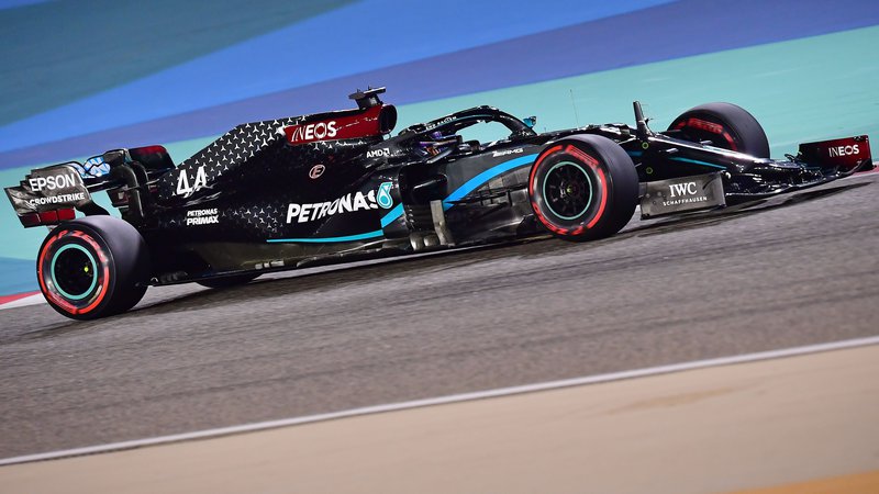 Fotografija: Lewis Hamilton je bil prehiter za tekmece tudi v kvalifikacijah za veliko nagrado Bahrajna. FOTO: Giuseppe Cacace/AFP