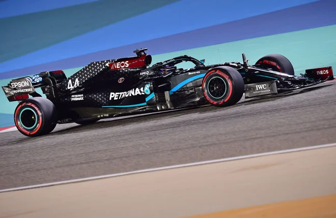 Lewis Hamilton je bil prehiter za tekmece tudi v kvalifikacijah za veliko nagrado Bahrajna. FOTO: Giuseppe Cacace/AFP