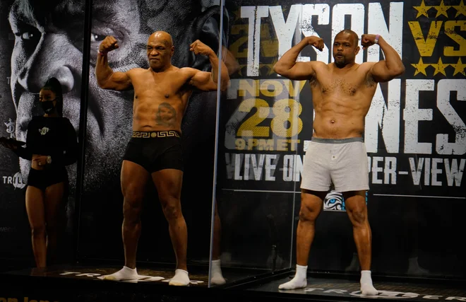 Mike Tyson in Roy Jones ml. (desno) sta se kljub letom predstavila v zavidljivi formi. FOTO: Lynn Millspaugh/Usa Today Sports