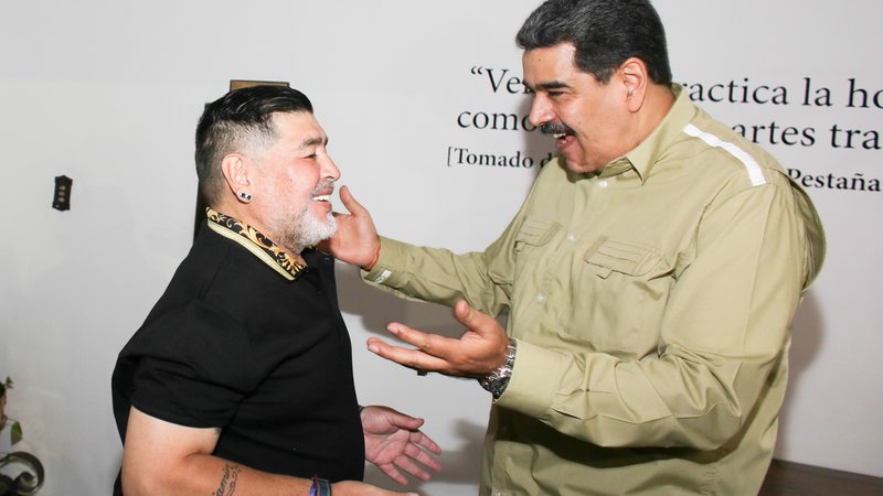 Fotografija: Diego Maradona in Nicolas Maduro na dan 21. januar 2020 v Caracasu. FOTO: Reuters