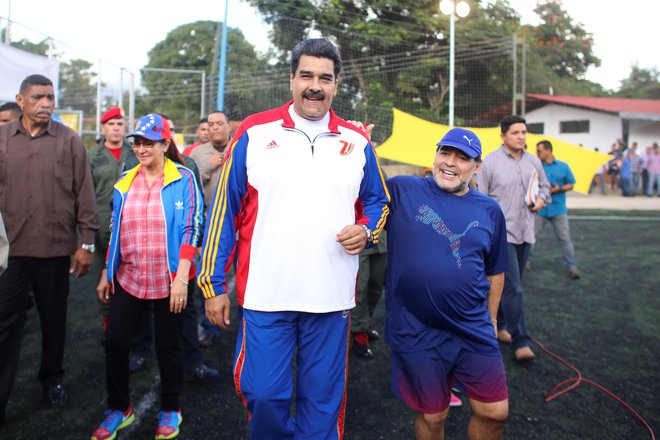 Maduro in Maradona sta se v preteklosti večkrat srečala kot novembra 2017 na enem od treningov v Caracasu. FOTO: Reuters