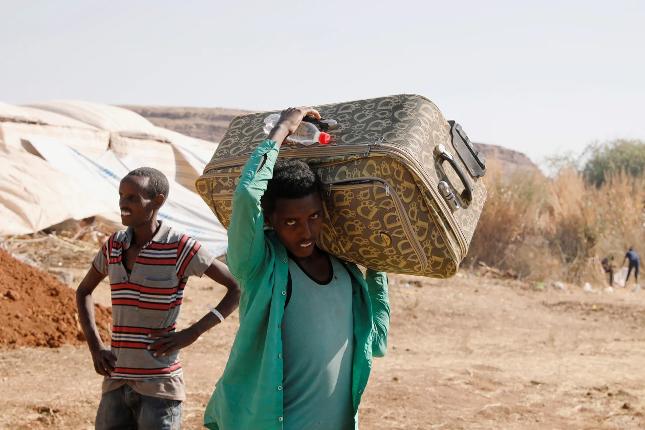 Fotografija: Tigrejski begunci na etiopsko-sudanski meji. FOTO: Baz Ratner/Reuters