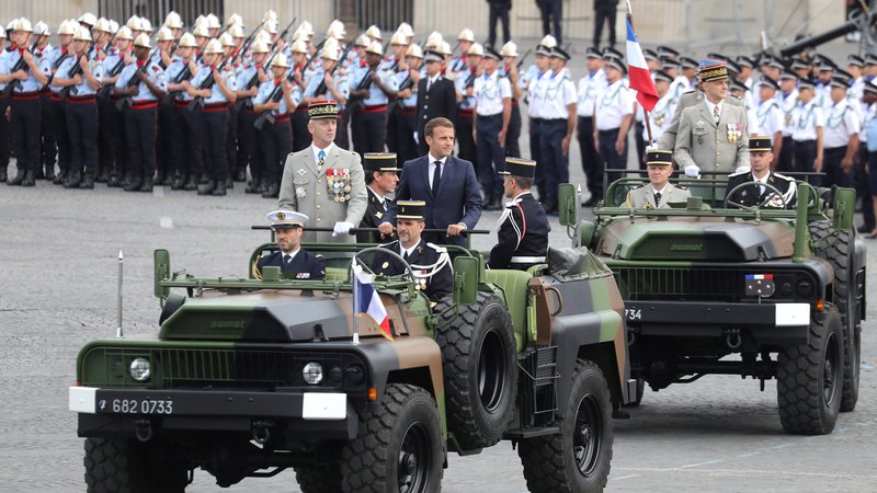 Fotografija: Francoski predsednik Emmanuel Macron je prepričan, da bodo ZDA spoštovale Evropo kot zaveznico samo, če bo resna in suverena pri lastni obrambi. FOTO: Ludovic Marin/AFP