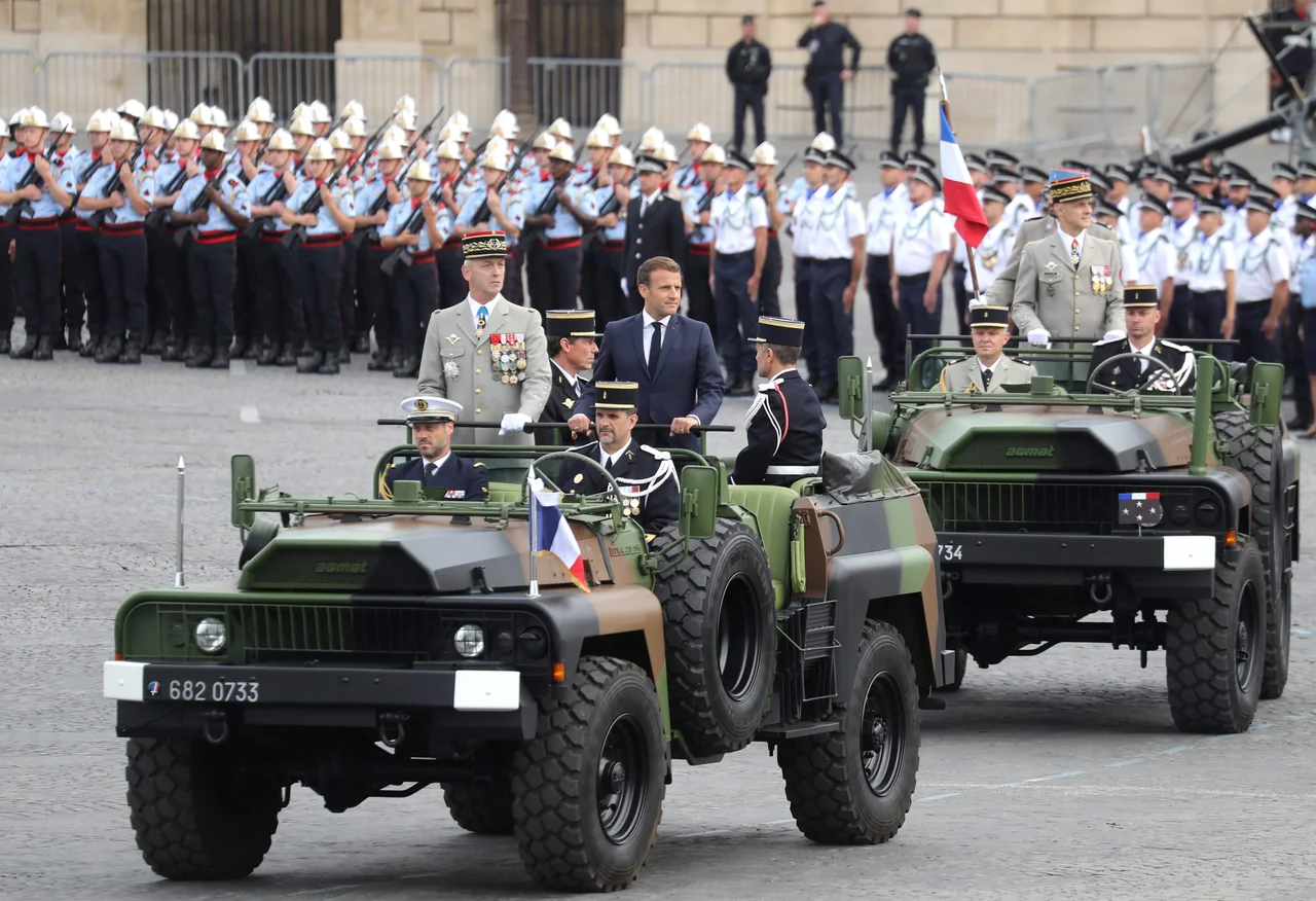Fotografija: Francoski predsednik Emmanuel Macron je prepričan, da bodo ZDA spoštovale Evropo kot zaveznico samo, če bo resna in suverena pri lastni obrambi. FOTO: Ludovic Marin/AFP