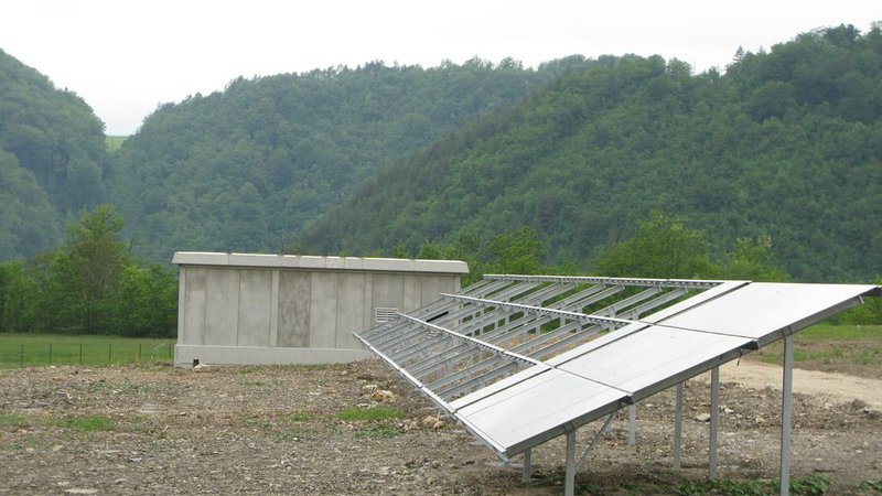 Fotografija: Nesojena prostostoječa sončna elektrarna na degradiranih površinah RTH v Trbovljah. FOTO: Arhiv Delo