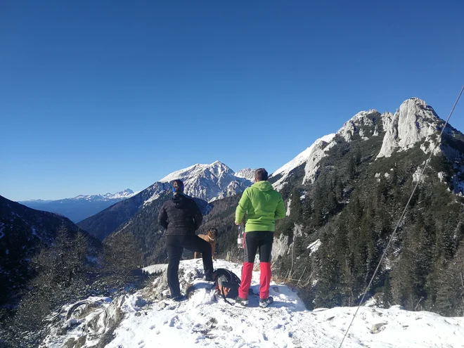 Čeprav smučišča ni več, je Zelenica z okoliškimi vrhovi priljubljena poletna in zimska rekreacijska točka, kamor radi zahajajo pohodniki, alpinisti, kolesarji in turni smučarji. Foto Maja Grgič