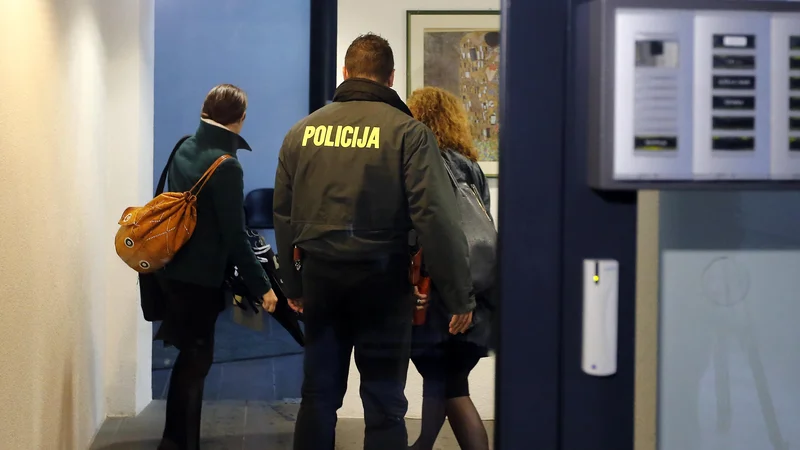 Fotografija: V obširni kriminalistični preiskavi, ki jo je usmerjalo tožilstvo, so sodelovali še strokovnjaki finančne uprave in inšpektorji za delo (simbolična fotografija). FOTO: Aleš Černivec/Delo
