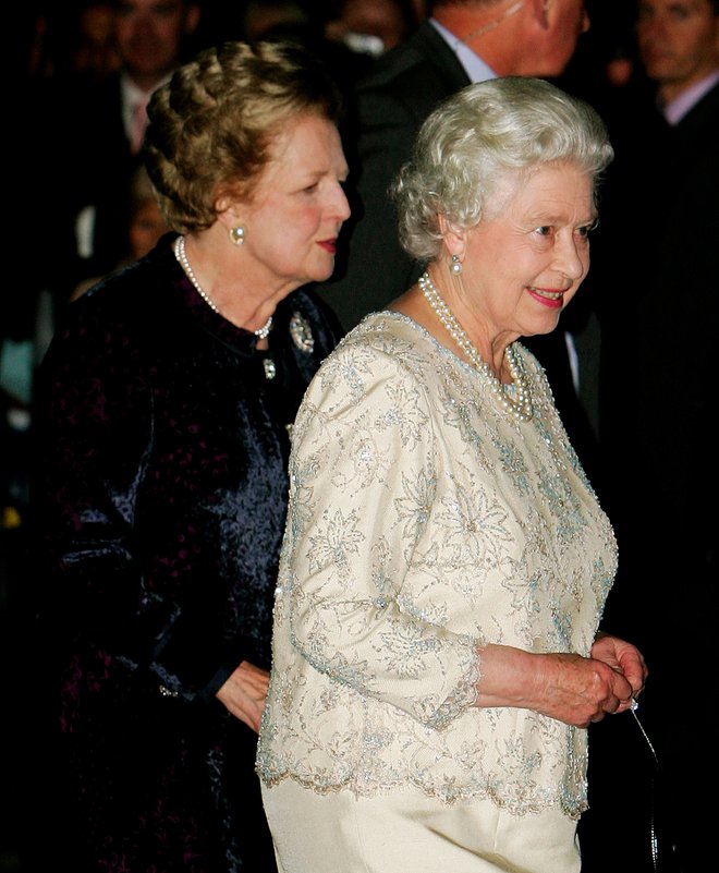 Da je kraljica Elizabeta II. britanskim časopisom razkrila nestrinjanje s tedanjo britansko premierko Margaret Thatcher, naj bi bila »nedoslednost« nadaljevanke. Foto: Kieran Doherty/Reuters