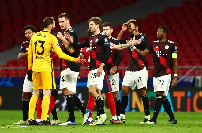 Jan Oblak je čestital igralcem Bayerna za dobro tekmo. FOTO:
Sergio Perez/Reuters