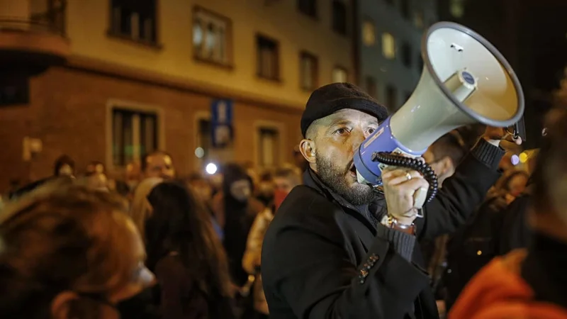 Fotografija: Ministrstvo za kulturo je raperju Zlatanu Čordiću - Zlatku odvzelo status samozaposlenga v kulturi in mu nehalo plačevati prispevke, ker je bil premalo ustvarjalen. FOTO: Blaž Samec