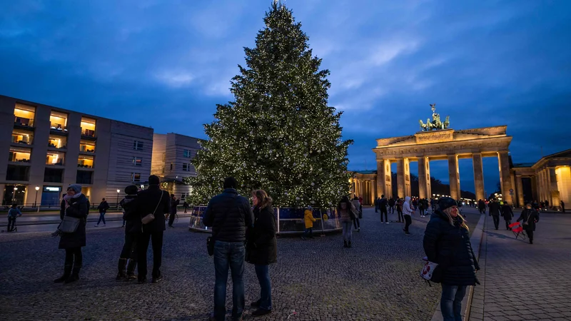 Fotografija: Posamezno podjetje v Nemčiji lahko za mesec dni prejme največ milijon evrov pomoči, ki mu bo pomagala prebroditi krizo zaradi zaprtja dejavnosti. FOTO: John MacDougall/AFP