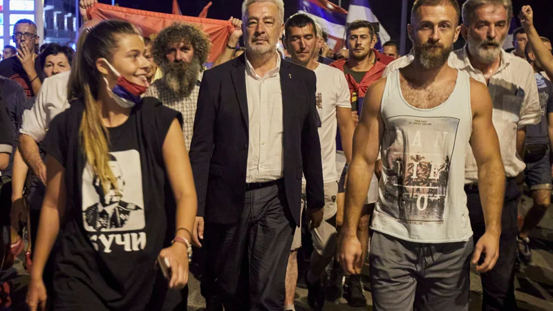 Fotografija: Črnogorski parlament naj bi zaradi velikega interesa poslancev za sodelovanje v razpravi o vladi Zdravka Krivokapića glasoval v petek. FOTO: Stevo Vasiljević/Reuters