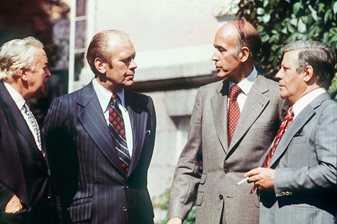 Francoski predsednik Giscard d'Estaing z Geraldom Fordom, Haroldom Wilsonom in Helmutom Schmidtom julija leta 1975. FOTO: AFP