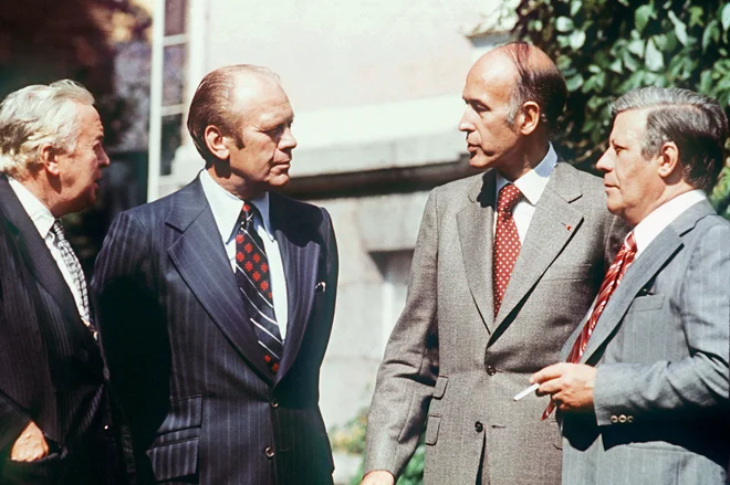 Francoski predsednik Giscard d'Estaing z Geraldom Fordom, Haroldom Wilsonom in Helmutom Schmidtom julija leta 1975. FOTO: AFP