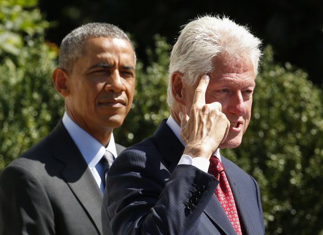 Nekdanja demokratska predsednika Barack Obama in Bill Clinton verjameta v cepivo. FOTO: Š Kevin Lamarque/Reuters
