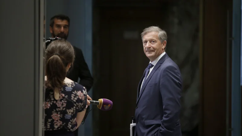 Fotografija: Najverjetnejši vnovični predsednik Desusa Karl Erjavec bo prihodnji teden opravil pogovore s posameznimi poslanci, tudi iz vrst SMC. FOTO: Blaž Samec/Delo