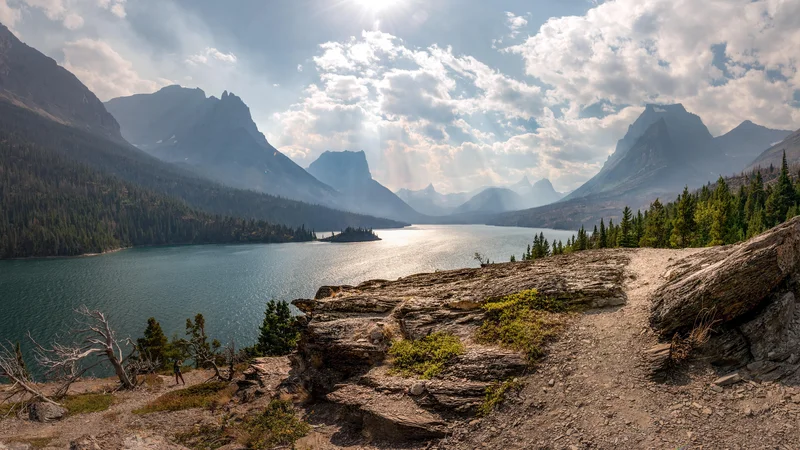 Fotografija: Ledenik Waterton napaja jezero Saint Mary. FOTO: Bernd Thaller/IUCN