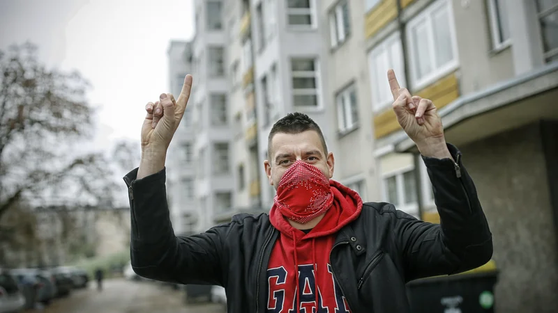 Fotografija: »Na srečo zaradi koronavirusa razen izgube vonja in okusa nisem imel drugih težav,« pravi Trkaj. FOTO: Blaž Samec/Delo