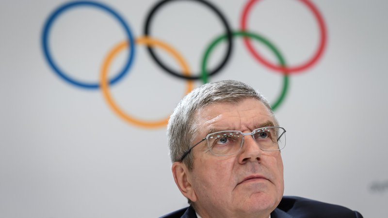 Fotografija: Thomas Bach se sooča z obtožbami na račun prirediteljev naslednjih zimskih olimpijskih iger. FOTO: Fabrice Coffrini/AFP