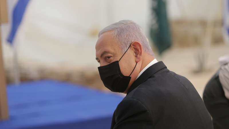 Fotografija: Benjamin Netanjahu se ves čas (uspešno) bori za politično preživetje. Foto Alex Kolomiensky/AFP