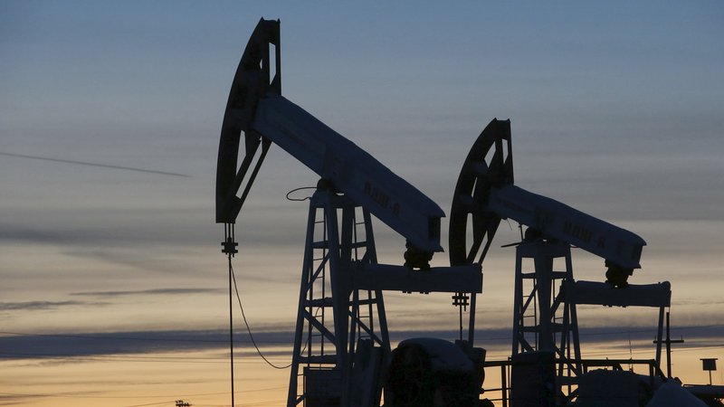 Fotografija: Zdi se, da se končuje obdobje nizkih cen nafte. FOTO: Sergei Karpukhin/Reuters