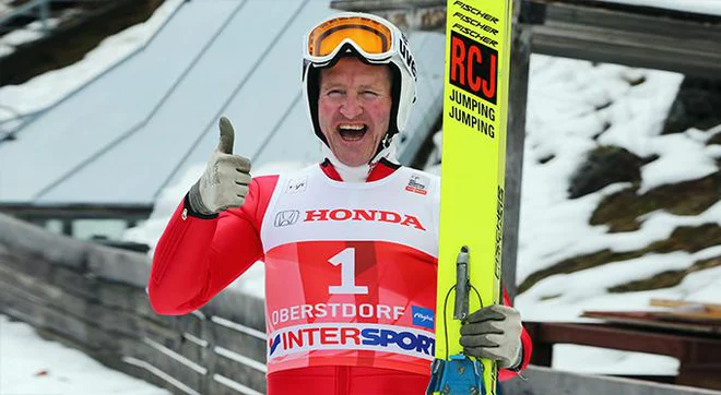 Michael Edwards z vzdevkom Eddie the Eagle je bil pravi avanturist na skakalnih smučeh. FOTO: Arhiv FIS