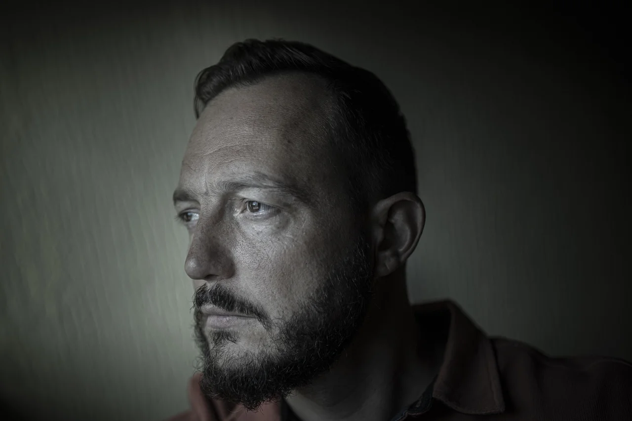 Fotografija: »Več kot očitno je, da je moj izbris samo ustrahovanje vseh državljanov, ki bi si upali na glas izraziti svoje mnenje,« ostaja prepričan Zlatan Čordić Zlatko. FOTO: Voranc Vogel