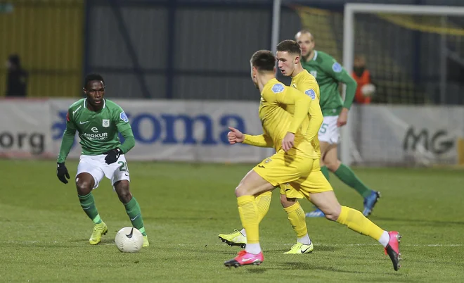 Domžalčani so izenačujoči gol prejeli sedem minut pred koncem tekme. FOTO: Jože Suhadolnik/Delo