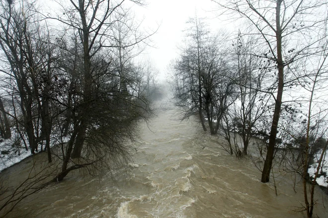 Gradaščica ima izrazit hudourniški značaj, s katerim so povezane razmeroma pogoste hudourniške&nbsp;poplave, ki zlasti v spodnjem toku povzročajo velike težave. Fotografija je simbolična. FOTO: Leon Vidic/Delo