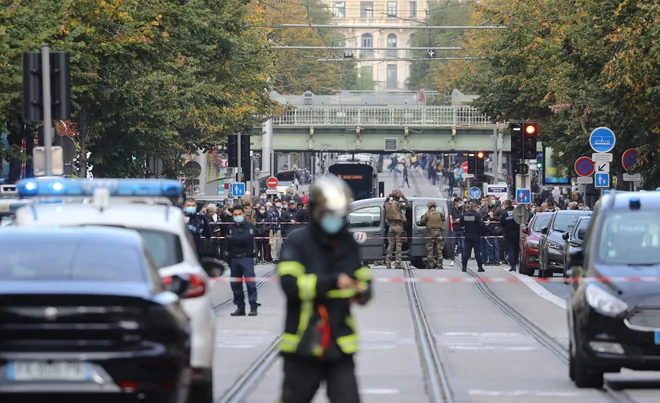 Obtožen je tudi poskusov umorov in terorističnega združevanja. FOTO: Valery Hache/Afp