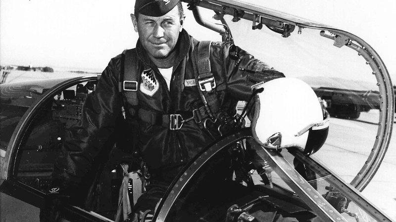 Fotografija: Chuck Yeager je v povojnem obdobju deloval kot letalski poveljnik poskusne enote, upokojil se je leta 1975. FOTO: US Air Force/AFP