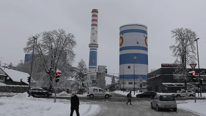 Fotografija: Te-Tol je največji industrijski onesnaževalec v mestu, leta 2017 je izpustil v zrak 18 ton prahu. FOTO: Leon Vidic/Delo