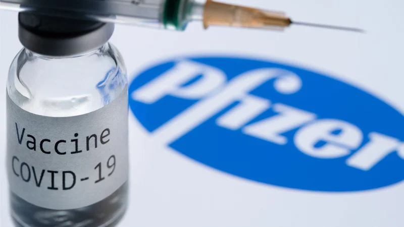 Fotografija: Newyorški Pfizer in nemški Biontech sta prva pohitela s cepivom, drugi jima sledijo. Foto Joel Saget/Afp