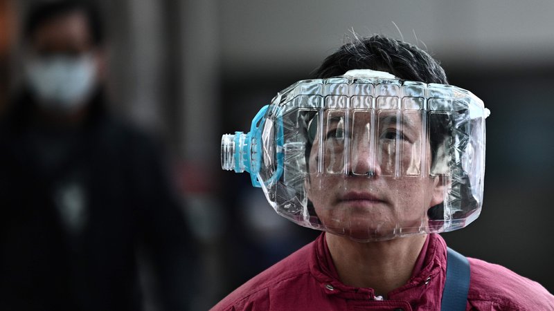 Fotografija: Kitajska ne preneha iskati držav, ki bi lahko bile poleg nje vir novega koronavirusa. FOTO: Anthony Wallace/AFP