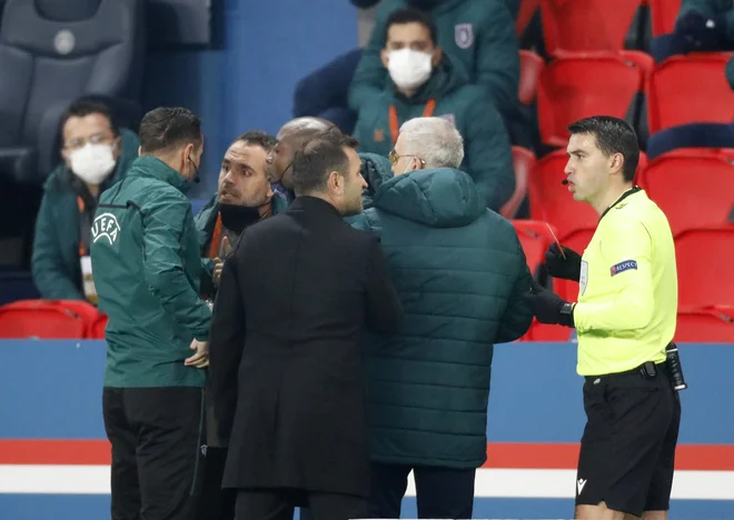 Incident je zakrivil četrti sodnik Sebastian Coltescu. FOTO: Charles Platiau/Reuters
