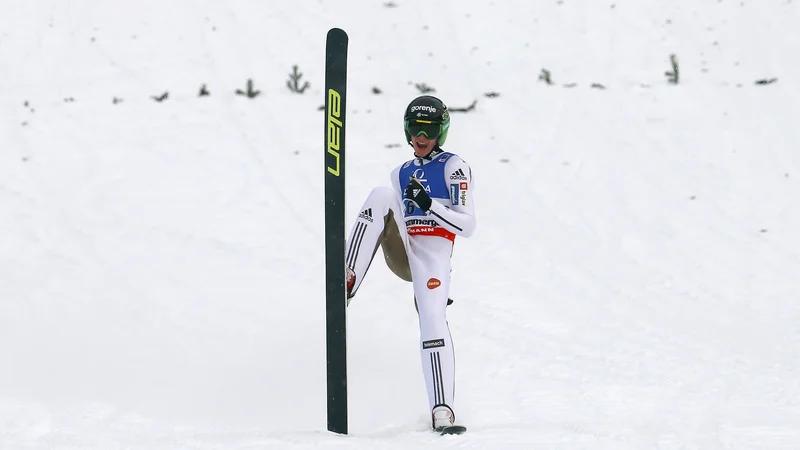Fotografija: Peter Prevc se je takole januarja 2016 na Kulmu veselil osvojitve naslova svetovnega prvaka v smučarskih poletih. FOTO: Heinz-Peter/Reuters