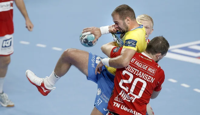 Zaradi novega koronavirusa so številne slovenske ekipe ostale brez tekem, med njimi tudi Celjani. FOTO: Blaž Samec/Delo