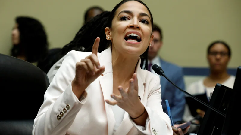 Alexandrio Ocasio-Cortez mnogi že vidijo v Beli hiši. FOTO: Yuri Gripas/Reuters