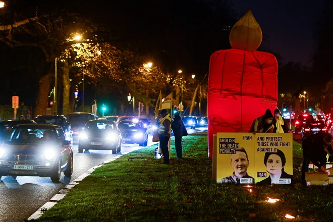 Ob mednarodnem dnevu človekovih pravic naj bi po vsem svetu prižgali sveče.&nbsp;FOTO: Laurie Dieffembacq/AFP
